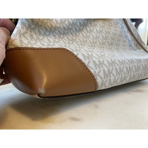 MICHAEL KORS Pocketbook Crosby Medium Signature Logo Print Messenger Bag Cream - Picture 4 of 11